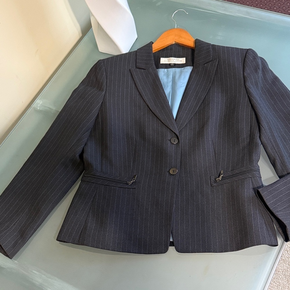 Tahari Petite SUIT Tahari Pinstripe Tailored Career Blazer and Skirt Size 10P